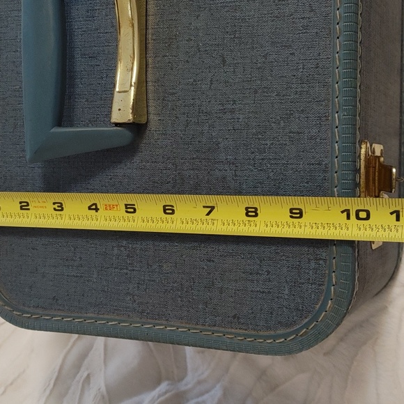 Vintage Monarch Train Case - Picture 9 of 10